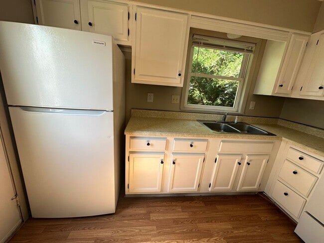 Building Photo - 406 E Main St