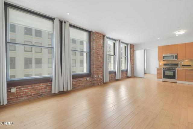 Building Photo - 460 S Spring St