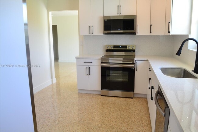 Building Photo - 6310 SW 92nd Ave