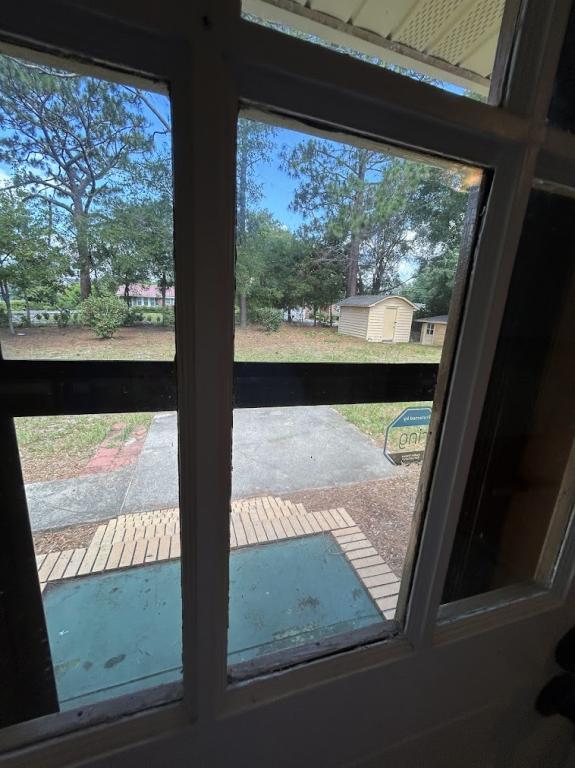 Building Photo - 203 Oak Leaf Dr