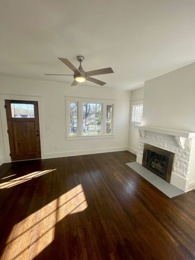 Building Photo - Charming 5 Bed, 3 Bath Home in the Heart o...