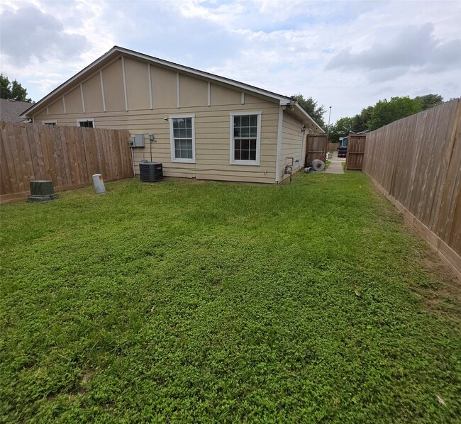 Building Photo - 5335 Cherie Crest Ct