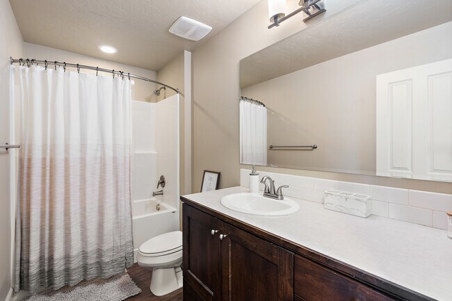 Building Photo - 2733 E Decameron Ln
