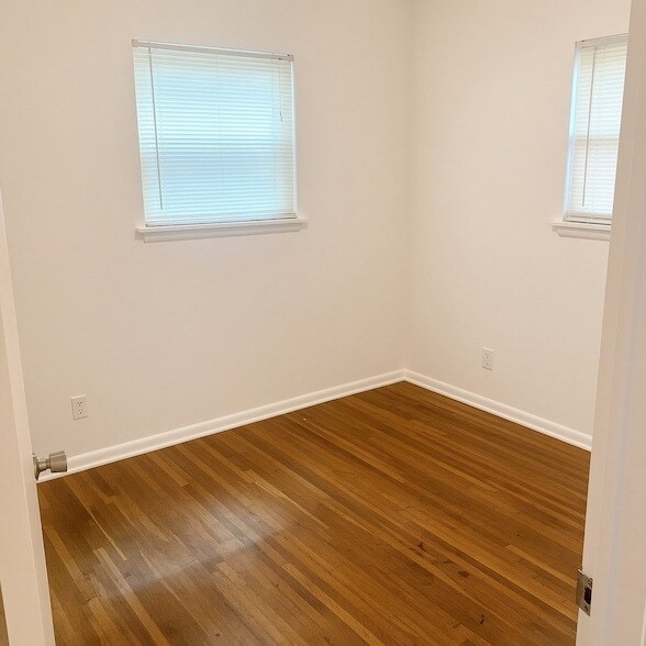 Building Photo - 413 W Nashville Pl