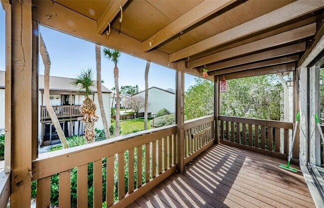 Building Photo - 722 116th Ave N