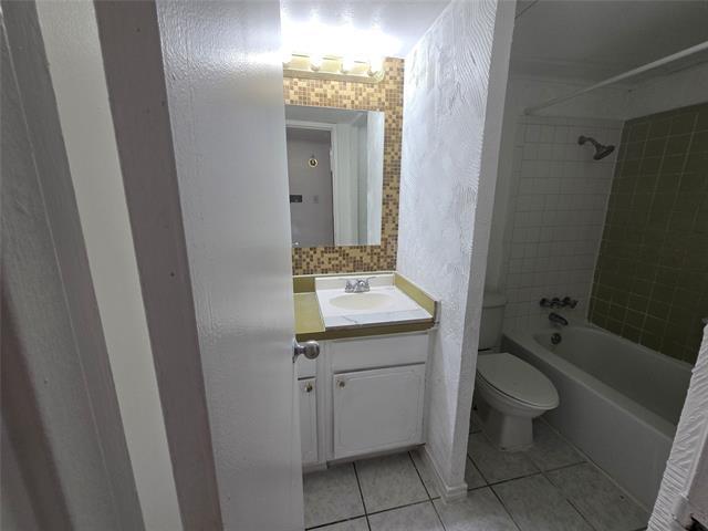 Building Photo - 8071 Meadow Rd