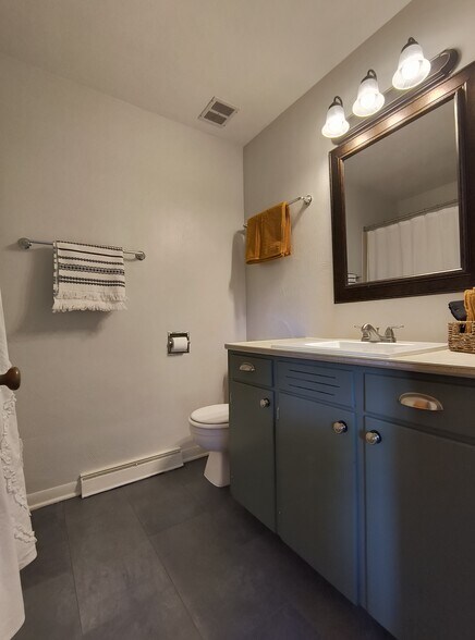 Bathroom - 434 Parkwood Dr