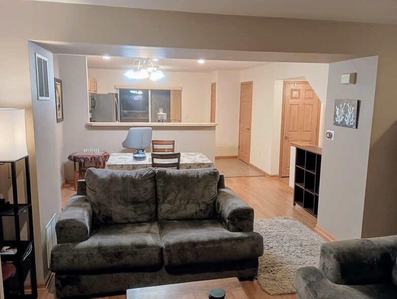 Building Photo - 7131 Discovery Ln