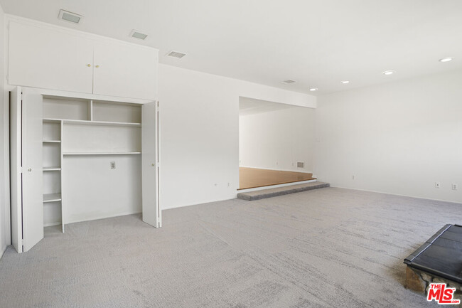 Building Photo - 13219 S Clydepark Ave