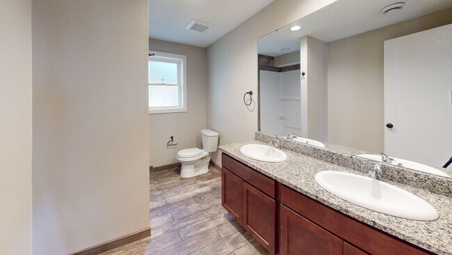 Building Photo - Affordable 6-Bedroom3 bath House Close to U of M Campus