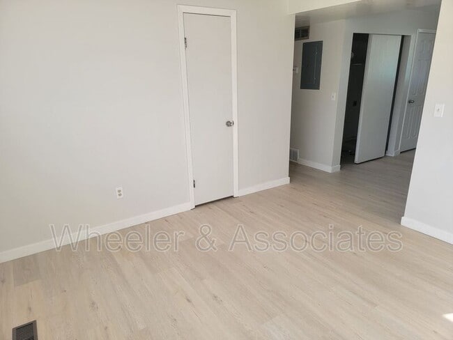 Building Photo - 4855 S 250 W