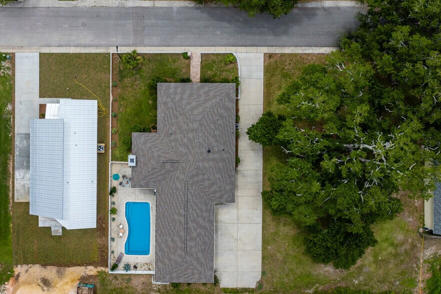 Building Photo - 164 Markham Dr