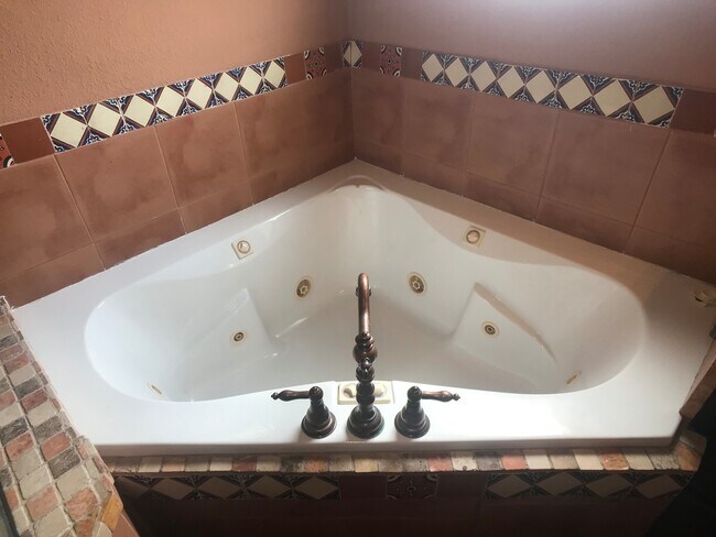 Building Photo - 4Bed/3.5Bath WITH A POOL Now available in Mcallen TX