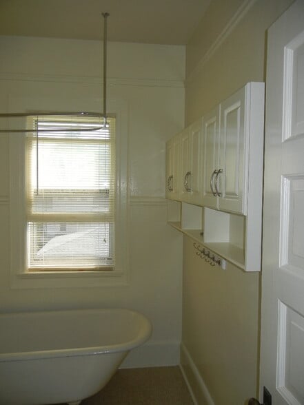 Building Photo - 2568 N Cramer St