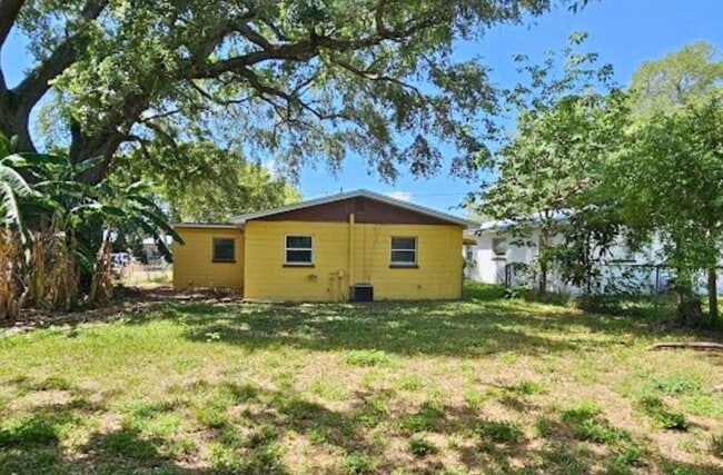 Building Photo - 3 Bedroom, 1 Bath House for rent in Lakeland *Move-In Special*