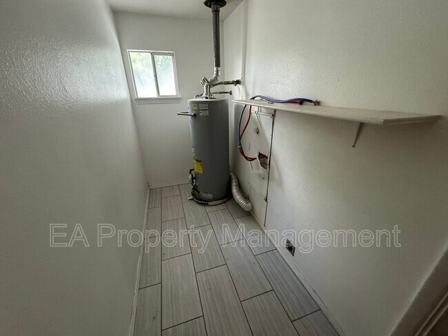 Building Photo - 10321 Santa Paula Ave NE
