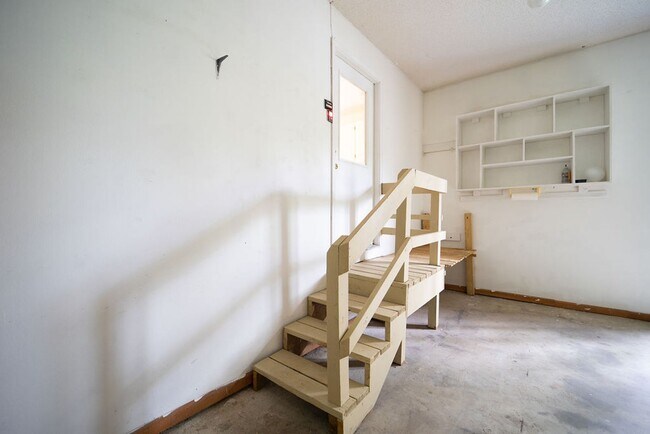 Building Photo - Charming, 3 Bedroom, 2 Bath. With wonderful outdoor living space