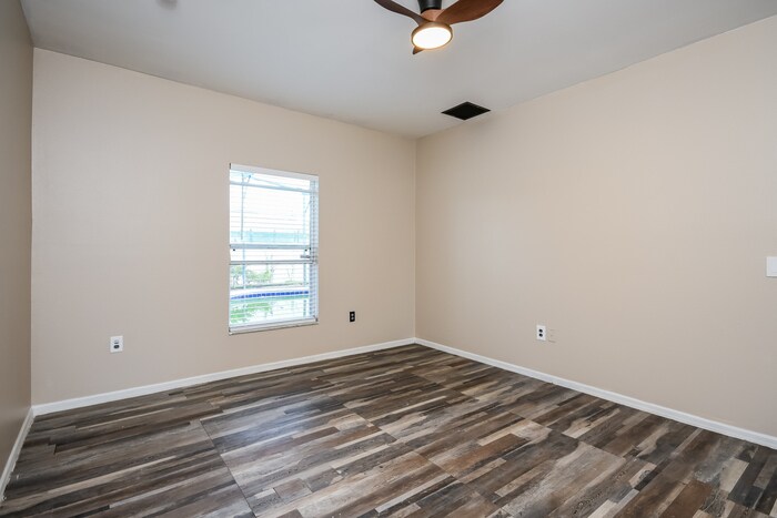 Building Photo - 768 Pelican Ct