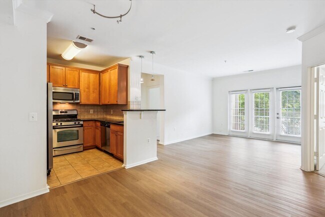 Building Photo - FRESH & READY! 2BD/2BA Next to METRO with ...