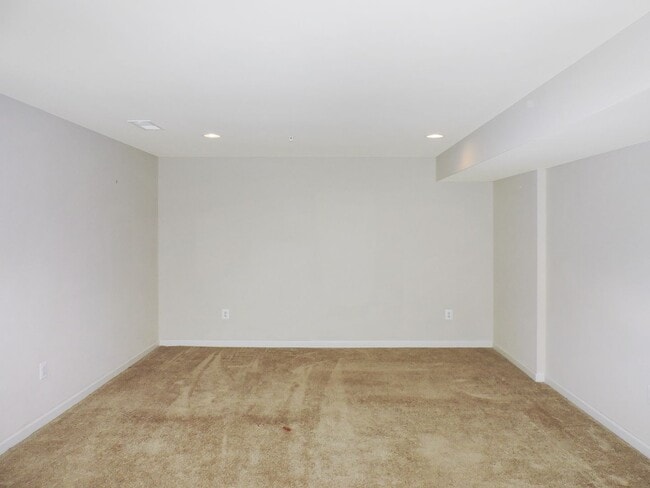 Building Photo - 9166 Beechdale Ct