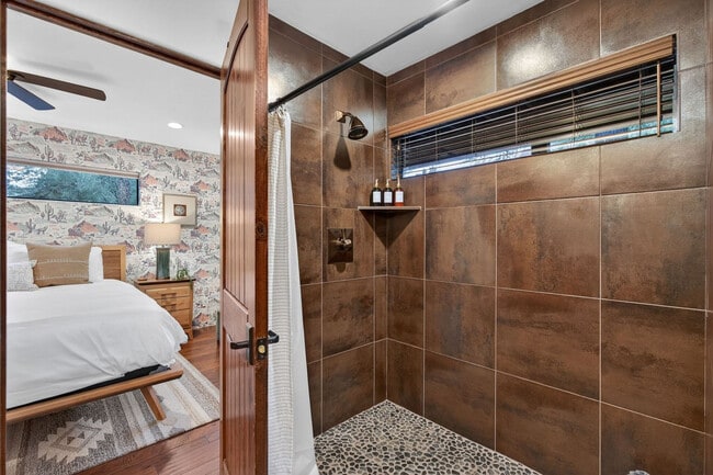 Building Photo - 107 Rufous Ln