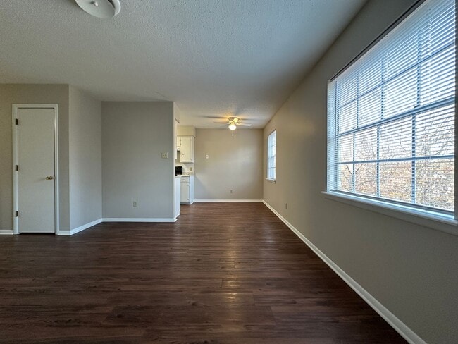 Building Photo - 209 Lecta Ave