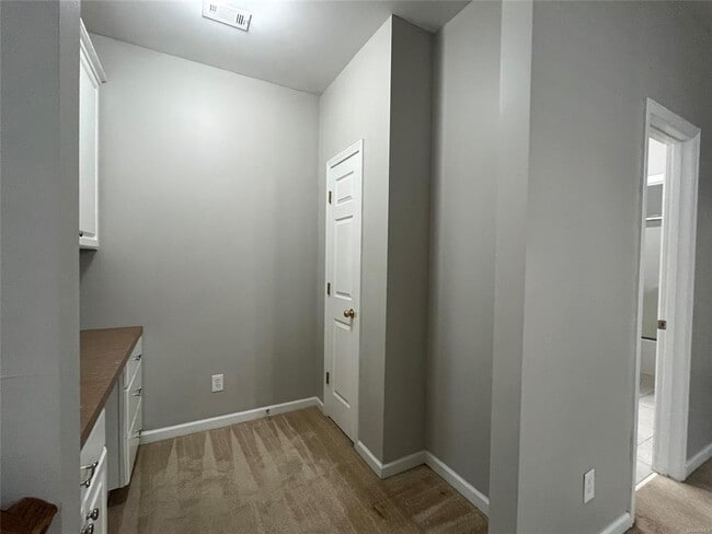 Building Photo - 704 Emerald Dr