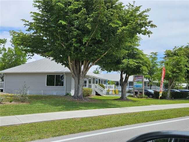 Building Photo - 10796 Russell Rd