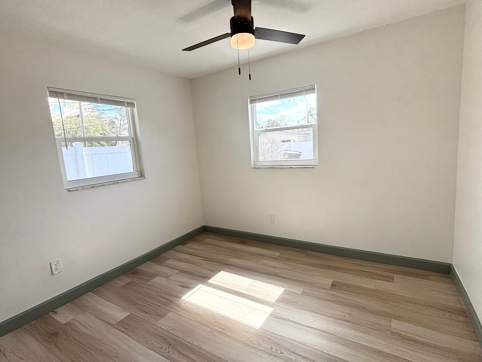 Building Photo - 510 91st Ave N