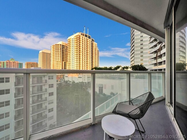Building Photo - 3101 Bayshore Dr