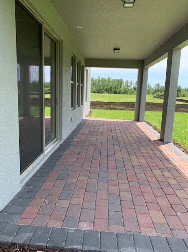 Building Photo - SPECTACULAR MODERN HOME!!Relaxing water views from the back of this beautiful home- MOVE IN Septe...