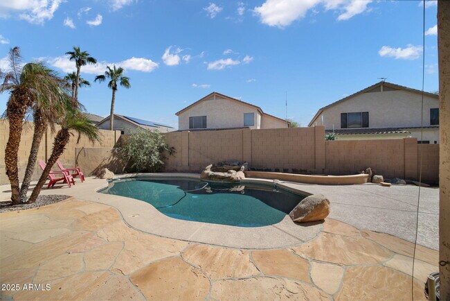 Building Photo - 16025 S 18th Dr