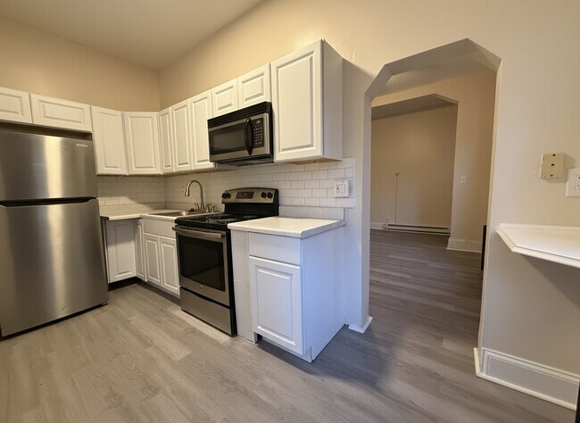 Building Photo - 4441 Richmond St