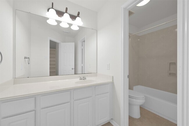 Building Photo - 10 Barker Ridge Ct