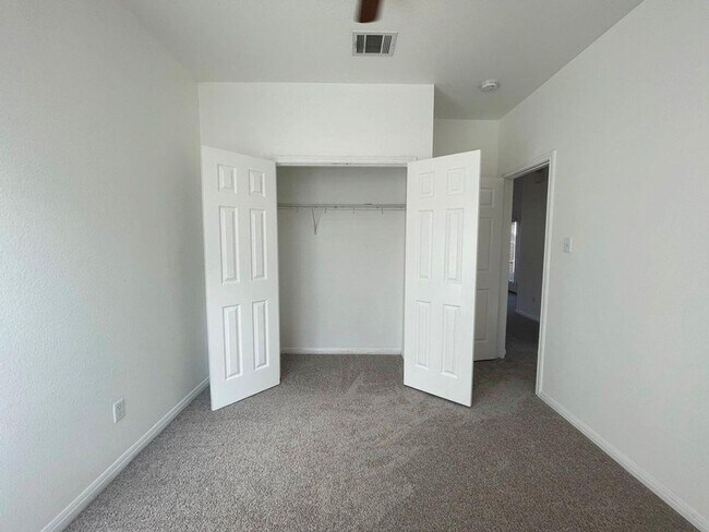 Building Photo - Nice home available in Brookside Subdivision!