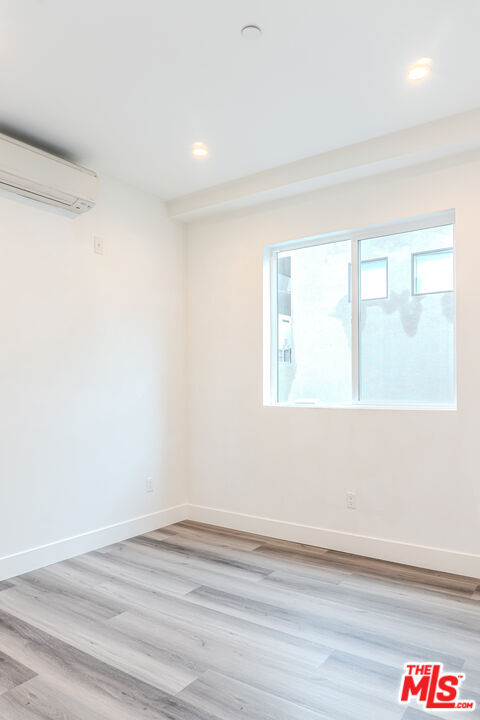 Building Photo - 525 Normandie Ave