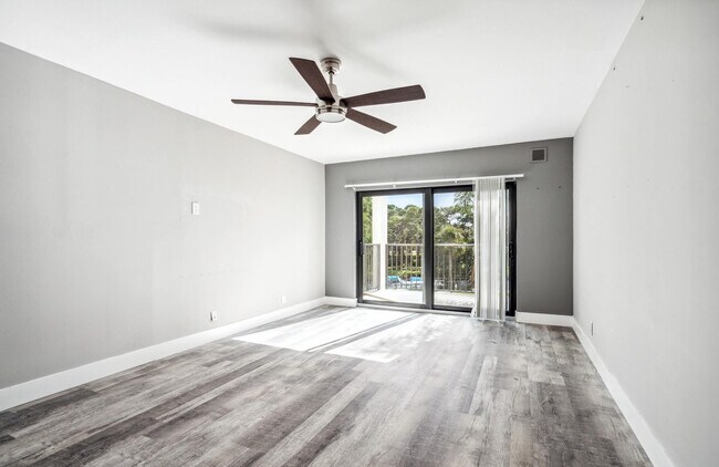 Building Photo - 1000 River Reach Dr