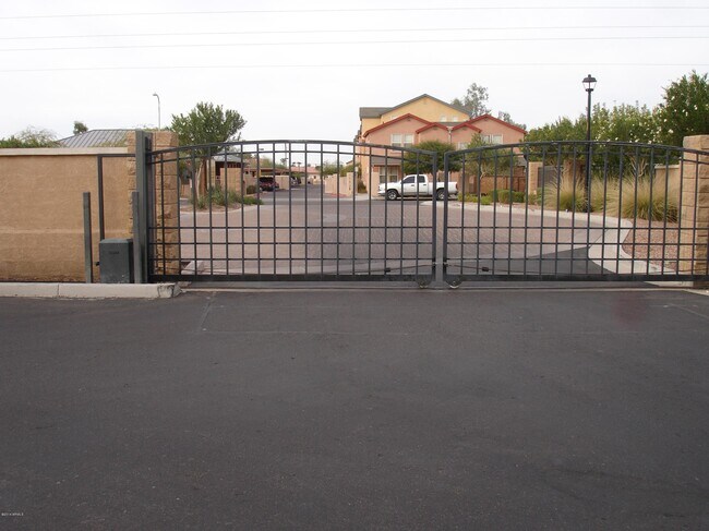 Building Photo - 1225 N 36th St