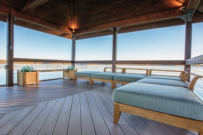 Building Photo - Lake Norman Playaway