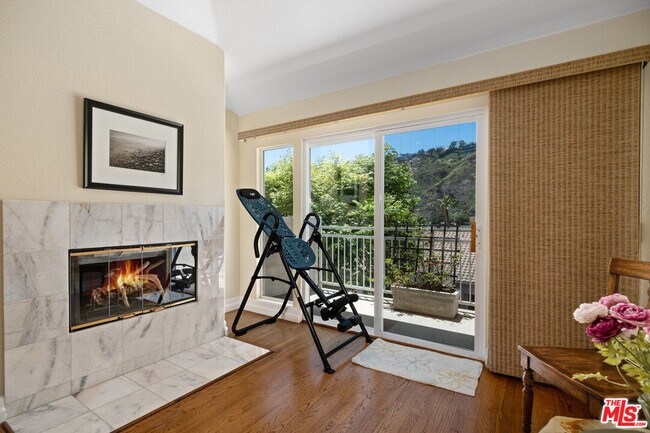 Building Photo - 682 Palisades Dr