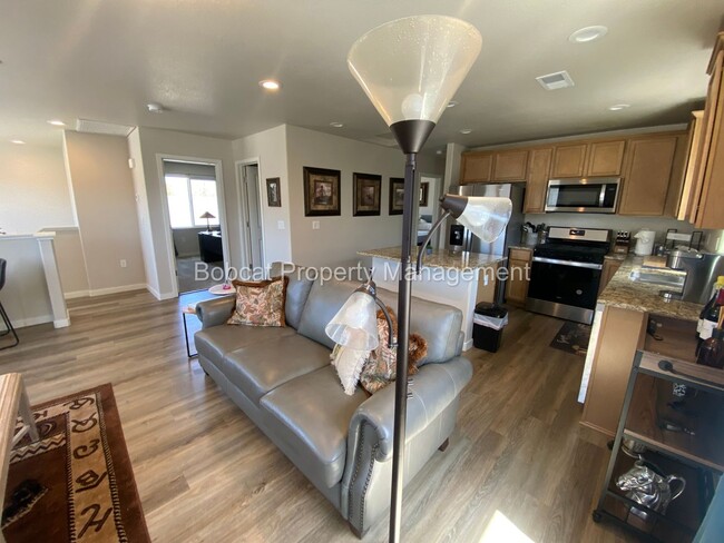 Building Photo - Nicely Furnished Townhome in Indian Hills