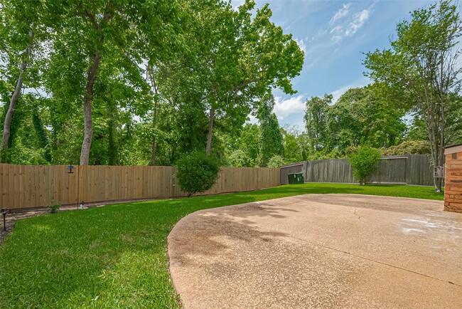 Building Photo - 2710 Five Oaks Dr