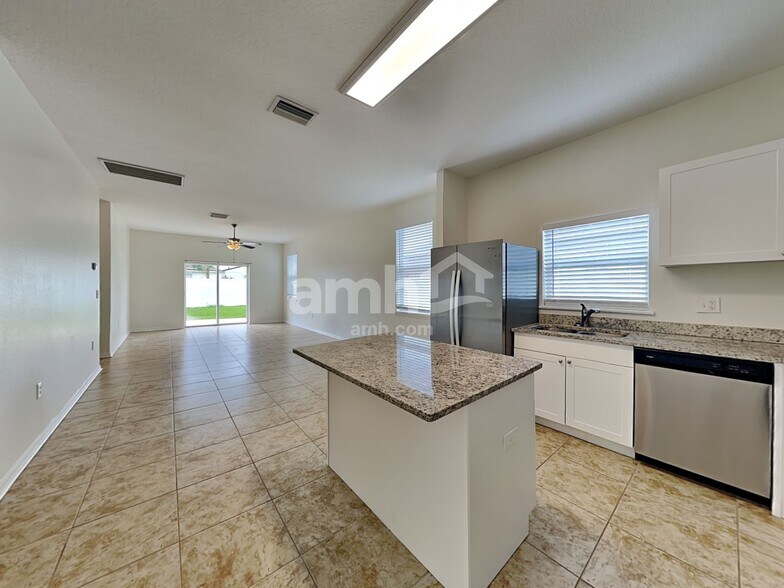 Building Photo - 3721 Crystal Dew St