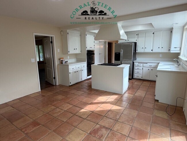 Building Photo - Stunning Single-Family Home in the Prestig...