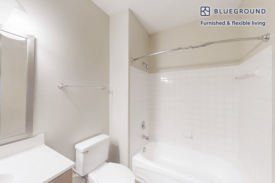 Building Photo - 2350 26th Ct S