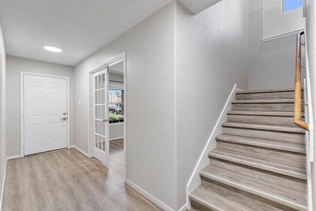 Building Photo - 2721 Sandberry Dr