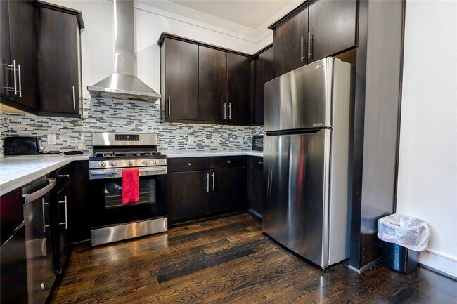 Building Photo - 1205 Summer St