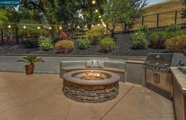 Building Photo - 1600 Springbrook Rd