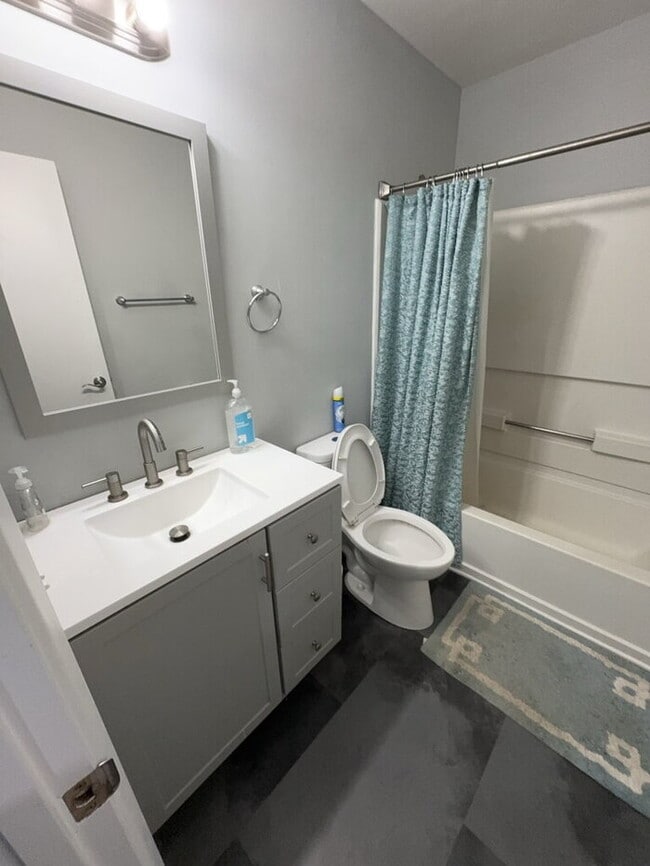 Building Photo - 1 Bedroom 1 Bathroom Student Housing