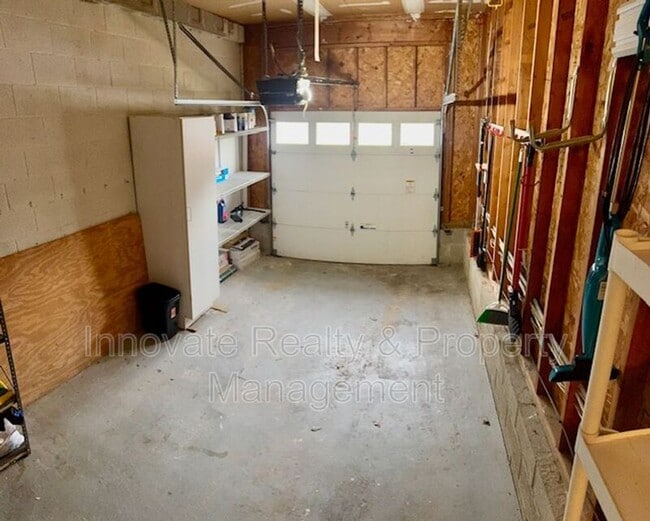 Building Photo - 584 Mount Vernon Cir